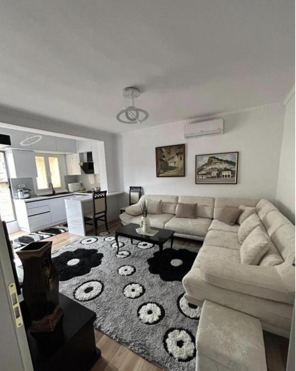 Flat In Berat'S Center 아파트 외부 사진