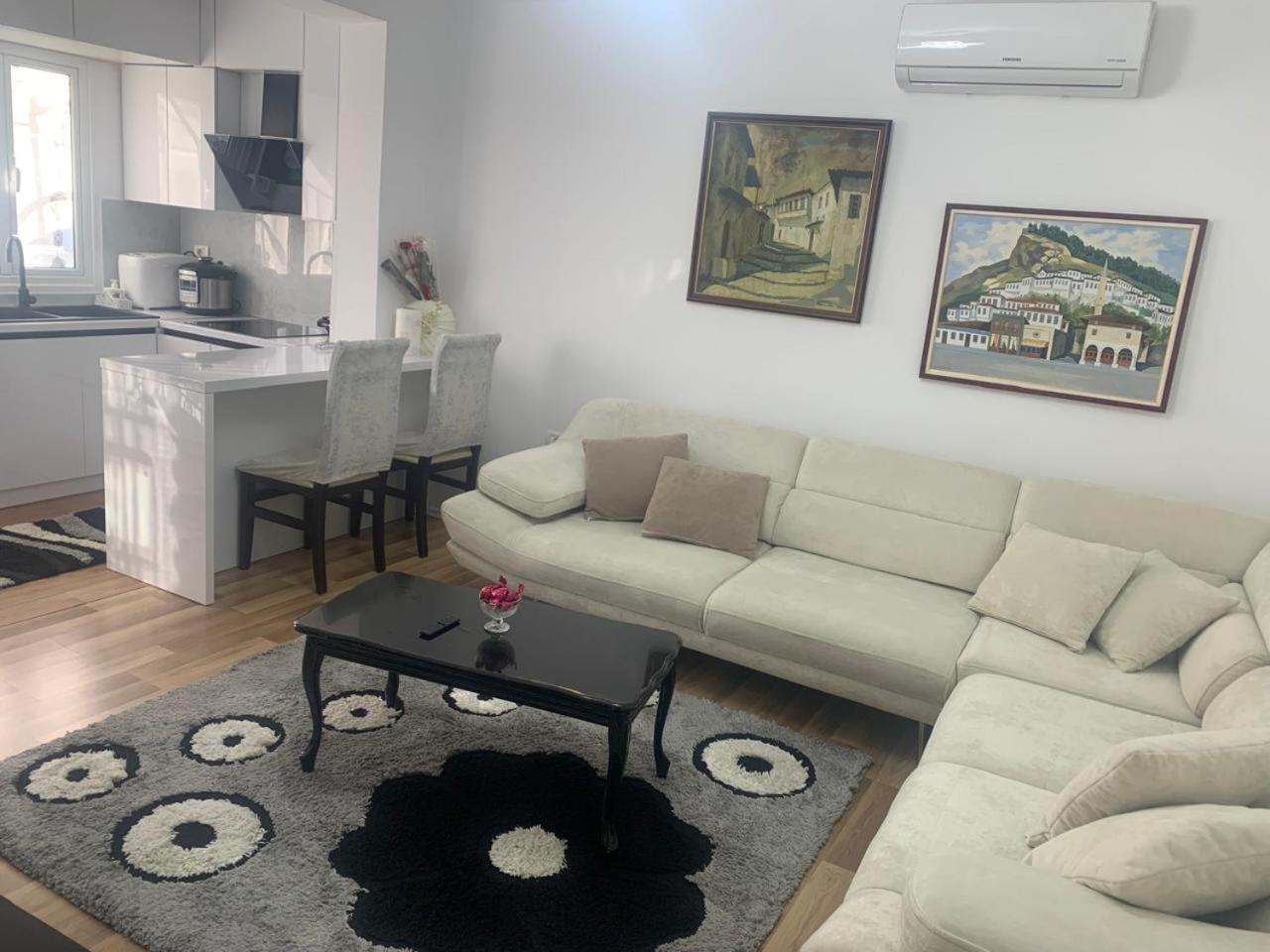 Flat In Berat'S Center 아파트 외부 사진